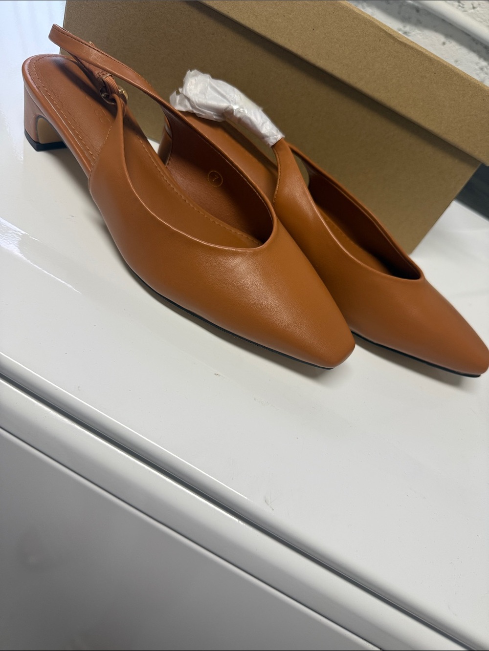 Women’s Pointed Slingback Heel in Cognac Brown BRAND NEW - New IN BOX - Size 7